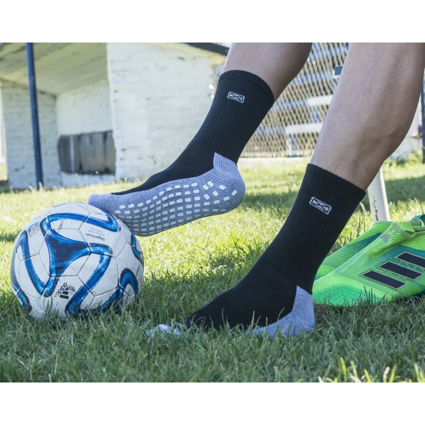 Combo Futbol Medias Antideslizantes + Pantorrillera Sox - Imagen 28